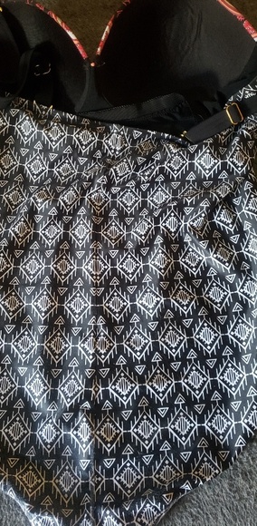 Beautiful One piece swimsuit - Picture 3 of 5